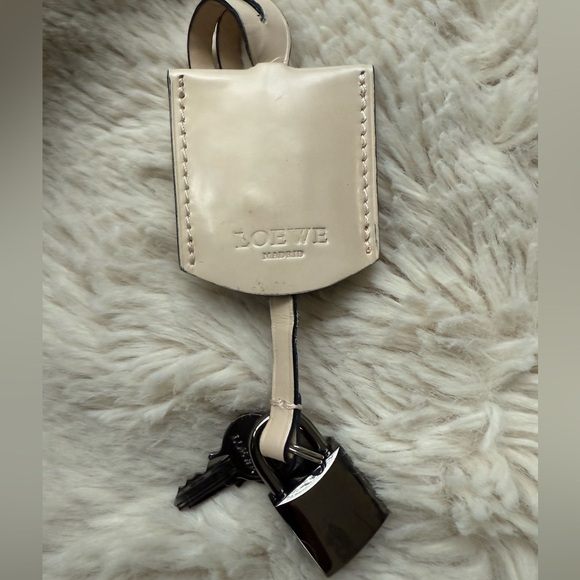 LOEWE Lola Luxury Elegant Pale Pink Quality Leather Bag $3k Bag - Picture 12 of 16